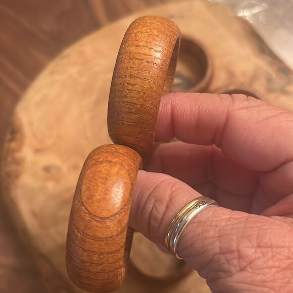 Set of 8 Wooden Napkin Rings - Picture 5 of 5